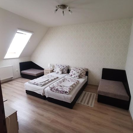 Village Garden Family Guest House Tiszakanyar ภายนอก รูปภาพ