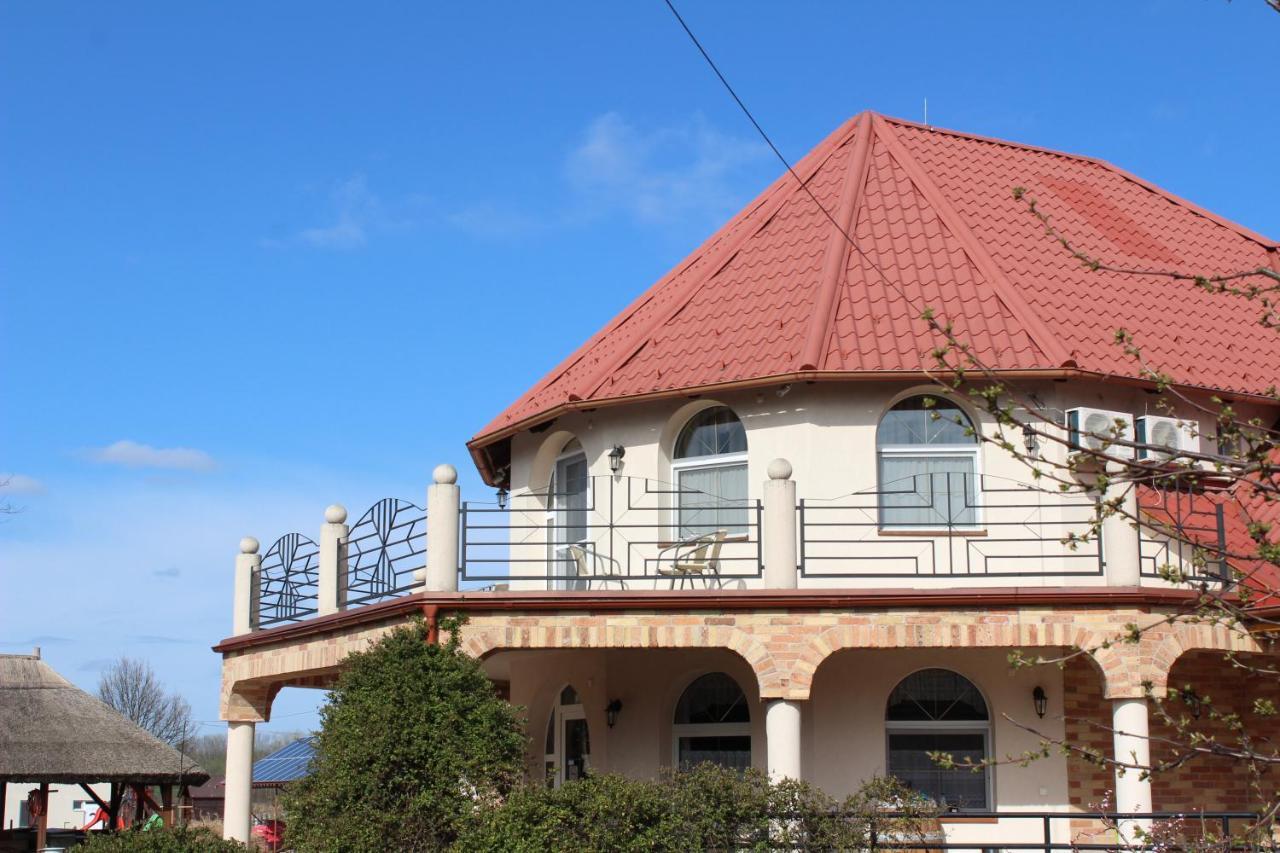 Village Garden Family Guest House Tiszakanyar ภายนอก รูปภาพ