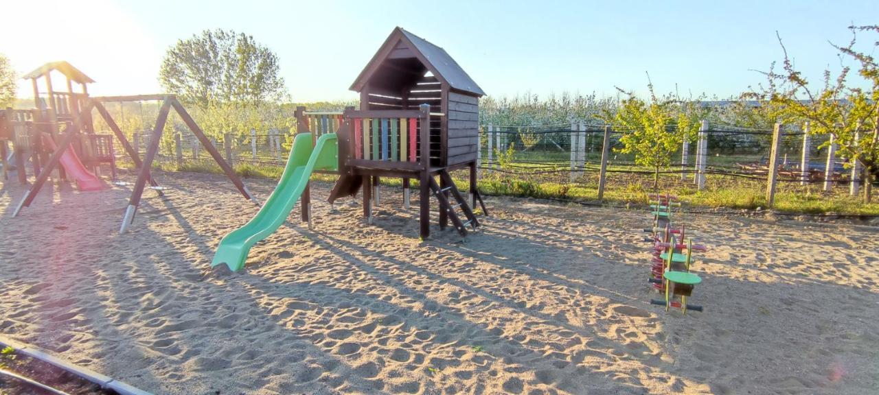 Village Garden Family Guest House Tiszakanyar ภายนอก รูปภาพ