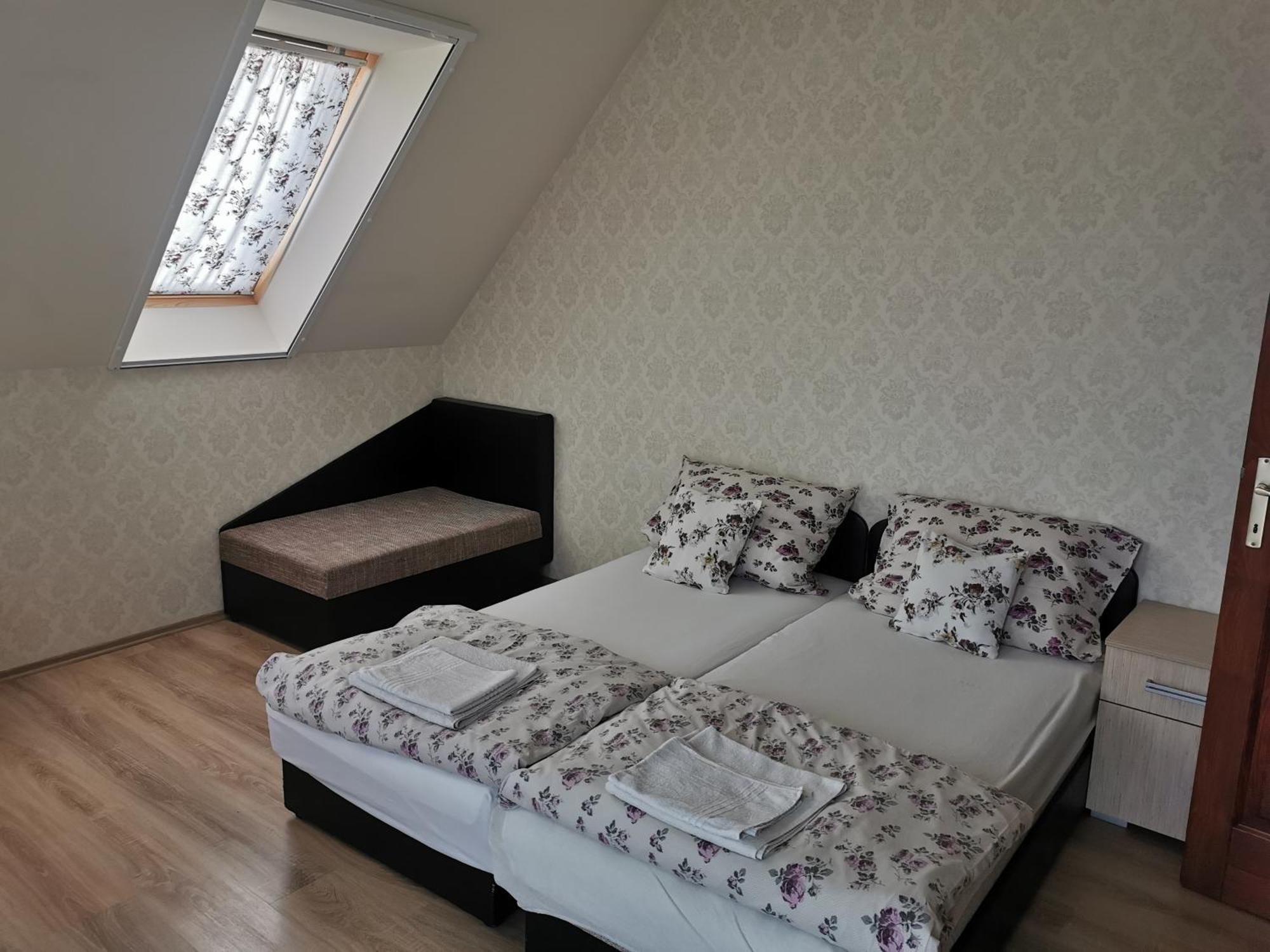 Village Garden Family Guest House Tiszakanyar ภายนอก รูปภาพ